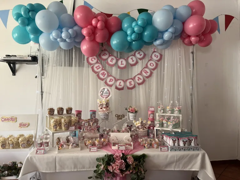 mesa de chuches de cumpleaños